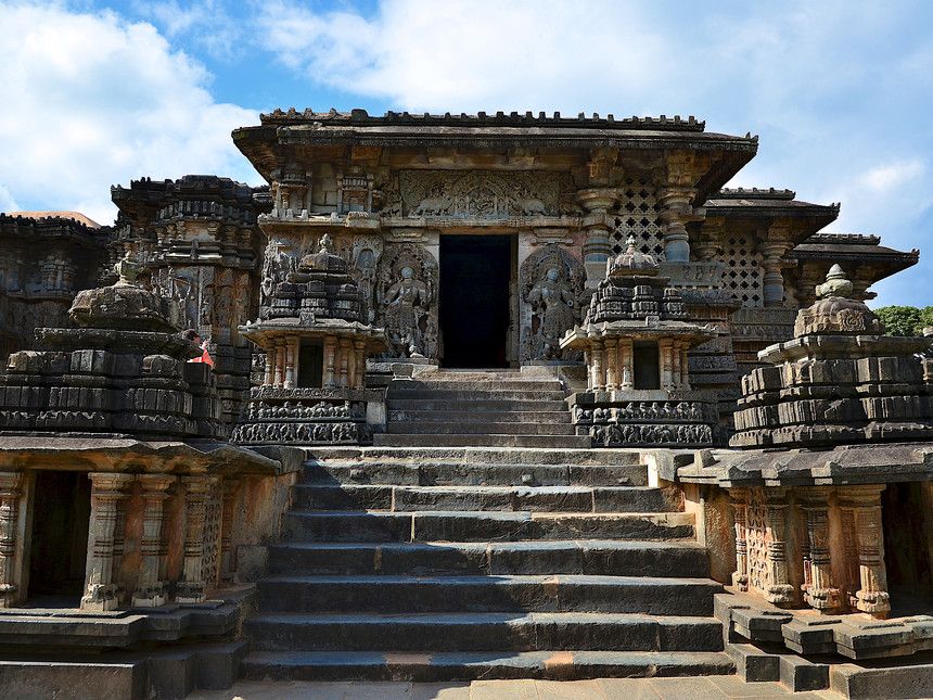 Belur Halebid Hoysala temple tour from Madurai – Karnataka heritage