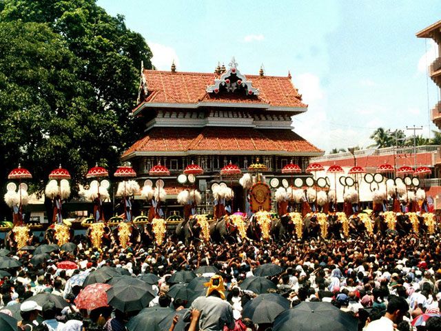 Thrissur cultural tour from Madurai – Pooram festival capital Kerala